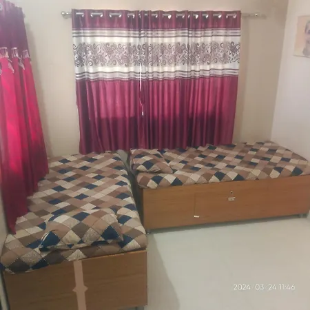Dwarka Home Stay 2 Only Family Room photo