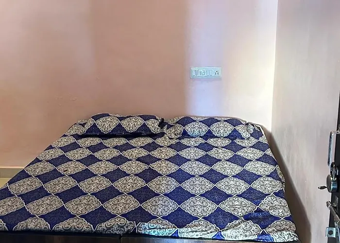 Dwarka Home Stay 2 Only Family