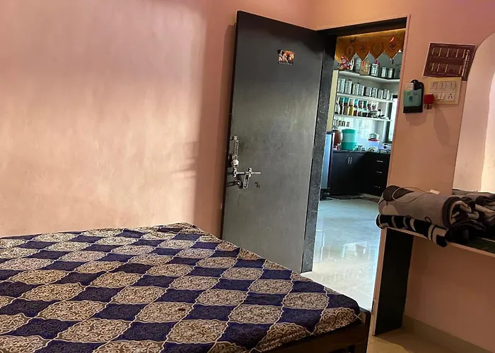 Dwarka Home Stay 2 Only Family
